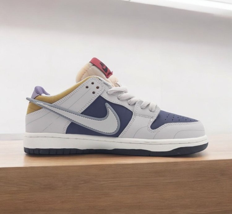 Nik E Sb Dunk Low Twist Sneakers