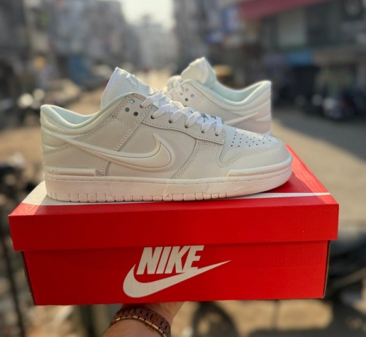 Nik E Sb Dunk Low Twist Triple White Sneakers