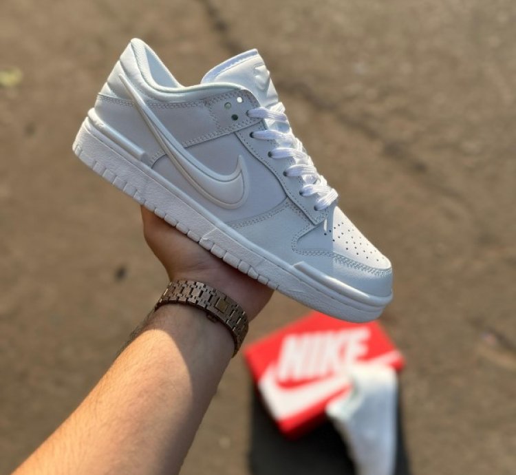 Nik E Sb Dunk Low Twist Triple White Sneakers