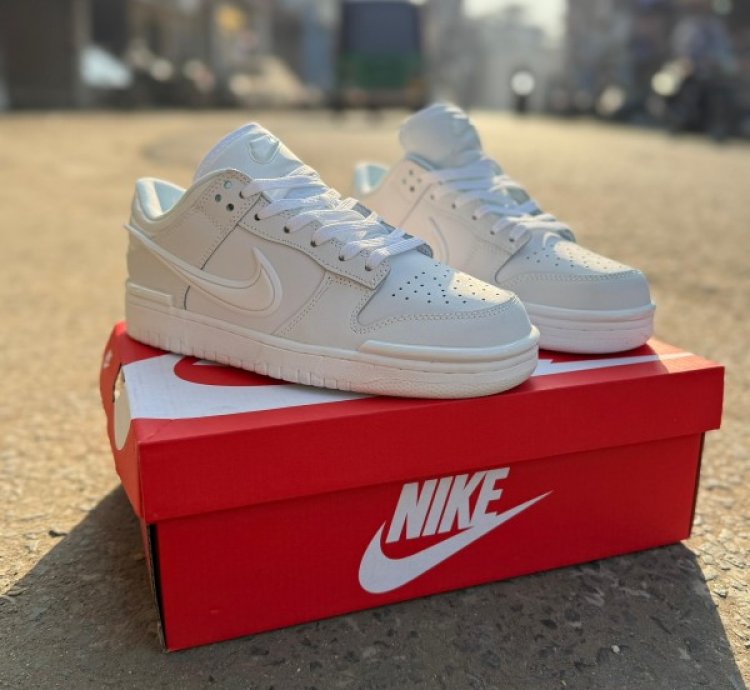 Nik E Sb Dunk Low Twist Triple White Sneakers