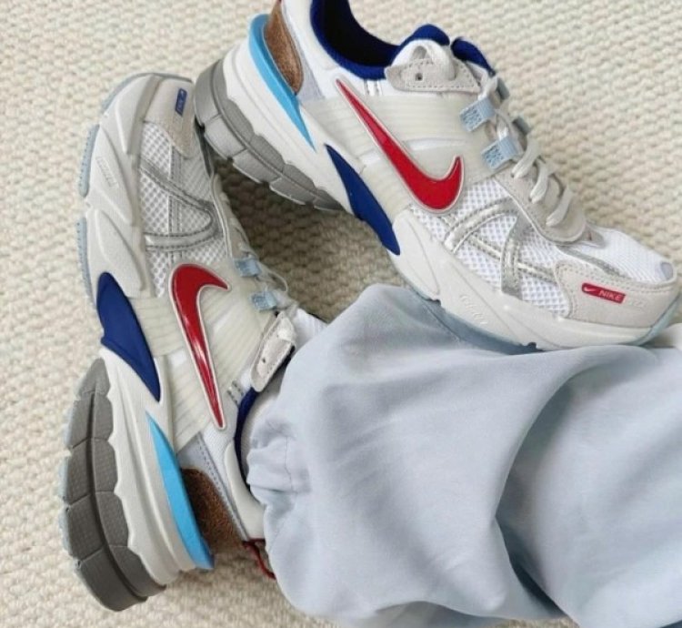 Nik E V2k Run Metallic Silver Gym Red Running Shoes
