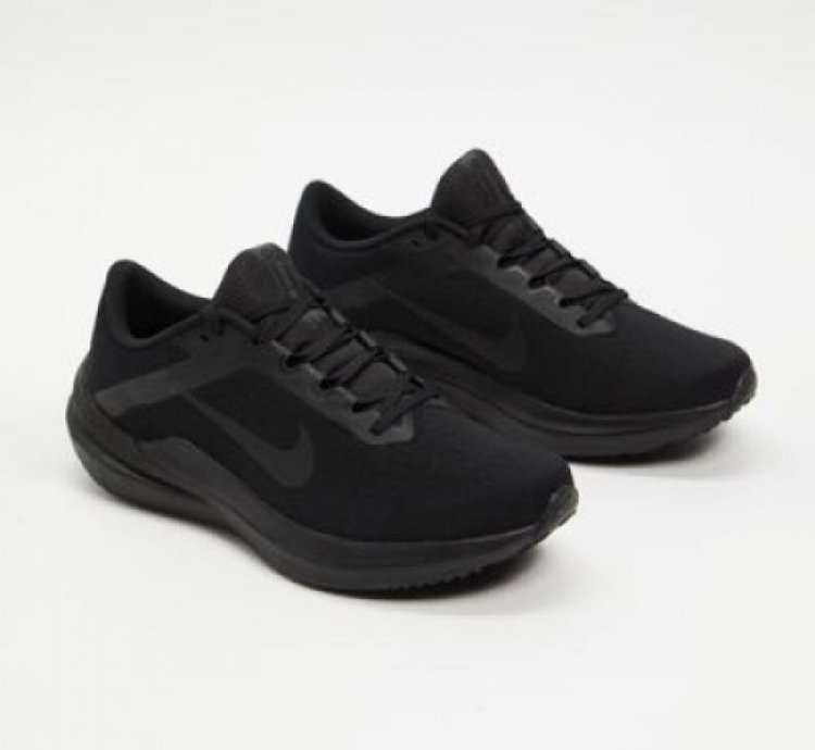 Nik E Zoom Winflow 10 Triple Black Running Shoes