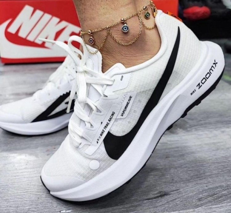 Nik E Zoom X Ultrafly Trail Racing White Black Sneakers