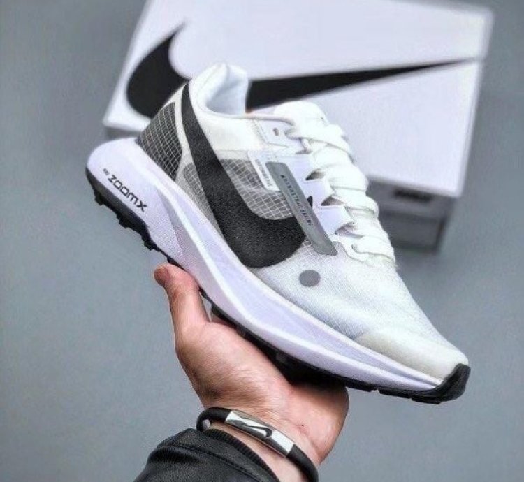 Nik E Zoom X Ultrafly Trail Racing White Black Sneakers