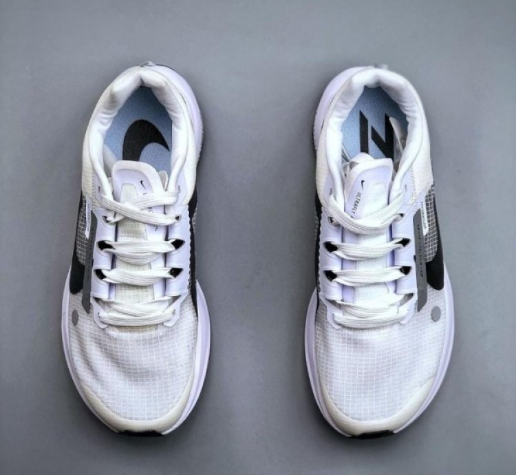 Nik E Zoom X Ultrafly Trail Racing White Black Sneakers