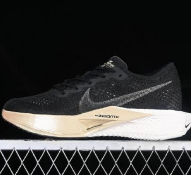 Nik E Zoom X Vaporfly Next 3 Black Metallic Gold Running Shoes