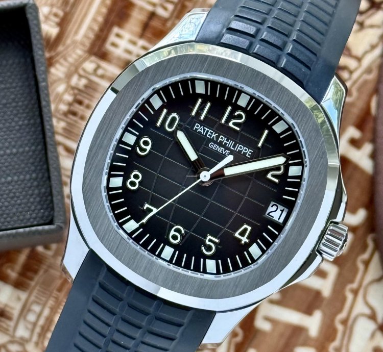 Patek Philippe Aquanaut Ref 5165 Patek Service 2008 Extract And Service Pouch Mint