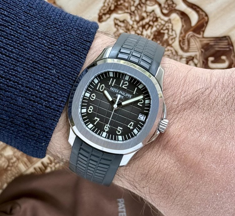 Patek Philippe Aquanaut Ref 5165 Patek Service 2008 Extract And Service Pouch Mint