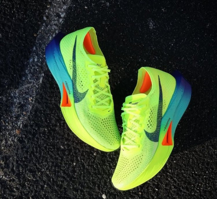Nik E Zoom X Vaporfly Next 3 Volt Sneakers