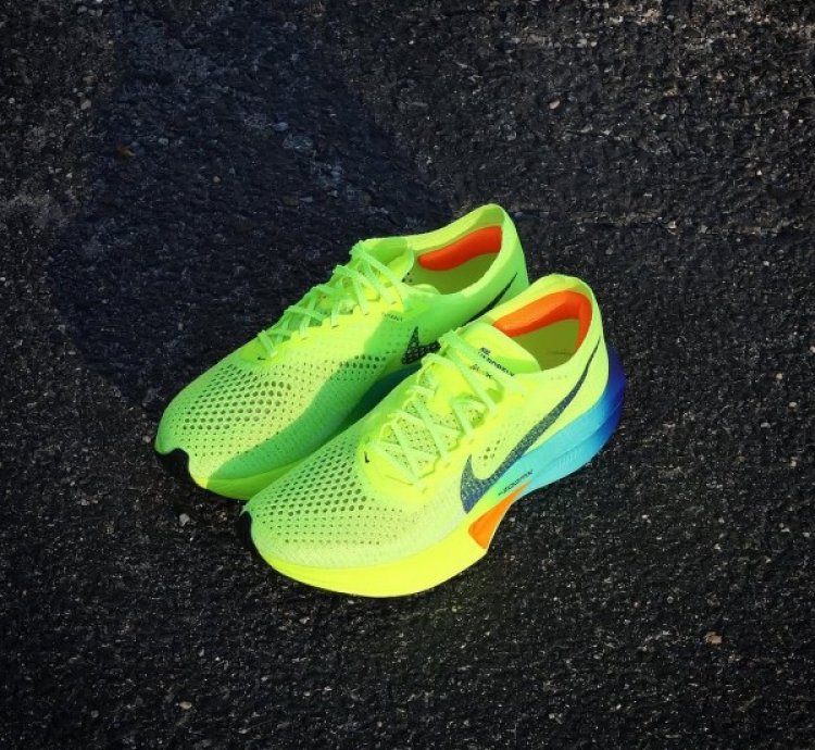 Nik E Zoom X Vaporfly Next 3 Volt Sneakers