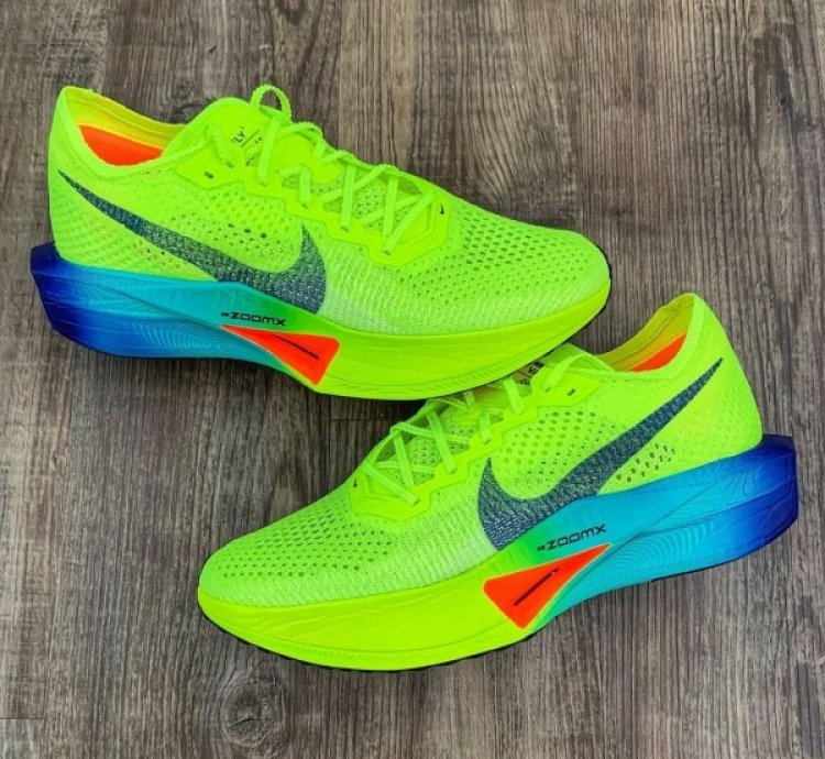 Nik E Zoom X Vaporfly Next 3 Volt Sneakers