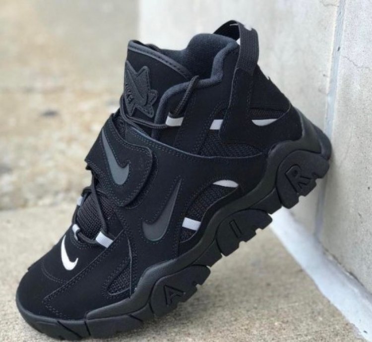 Nike Air Barrage All Black Sneakers