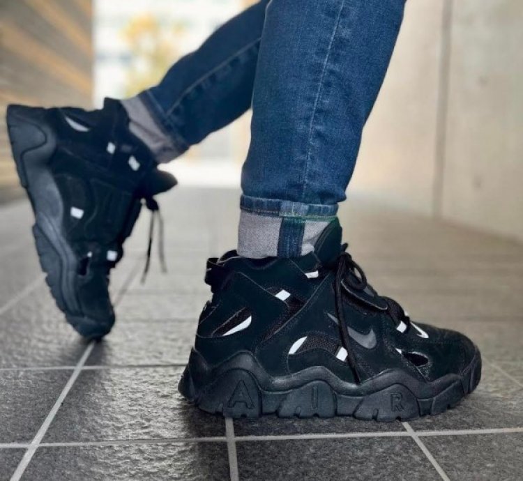 Nike Air Barrage All Black Sneakers