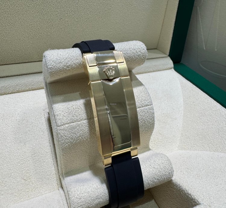 Rolex Yacht-master 42 226658 2022 42mm 18kt Yellow Gold Oysterflex Box Papers Unworn