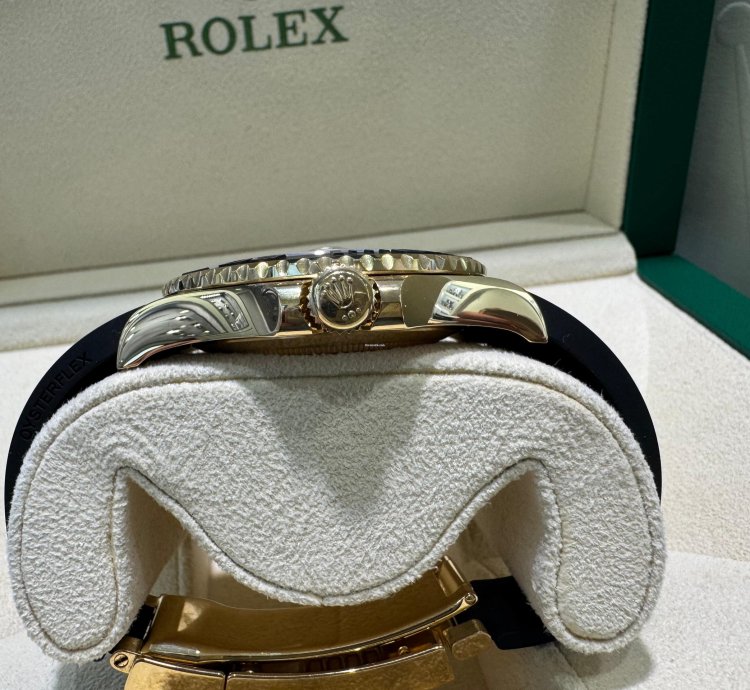 Rolex Yacht-master 42 226658 2022 42mm 18kt Yellow Gold Oysterflex Box Papers Unworn