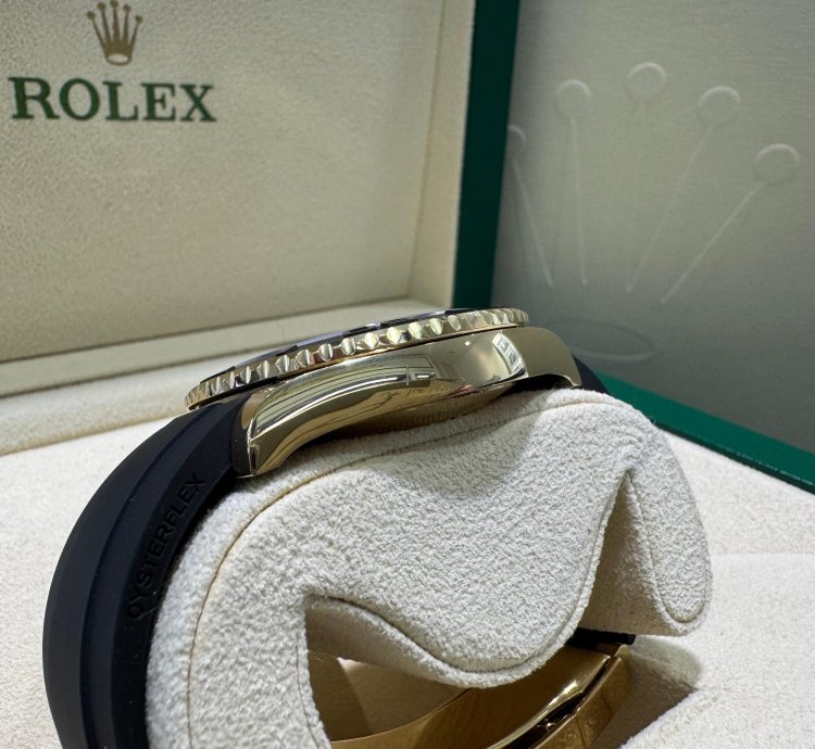 Rolex Yacht-master 42 226658 2022 42mm 18kt Yellow Gold Oysterflex Box Papers Unworn