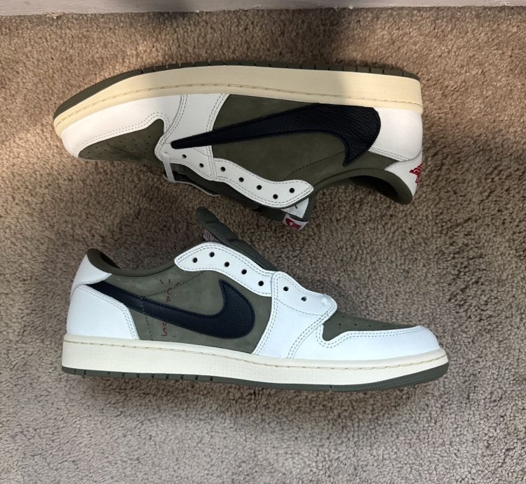 Travis Scott Air Jordan 1 Low Medium Olive