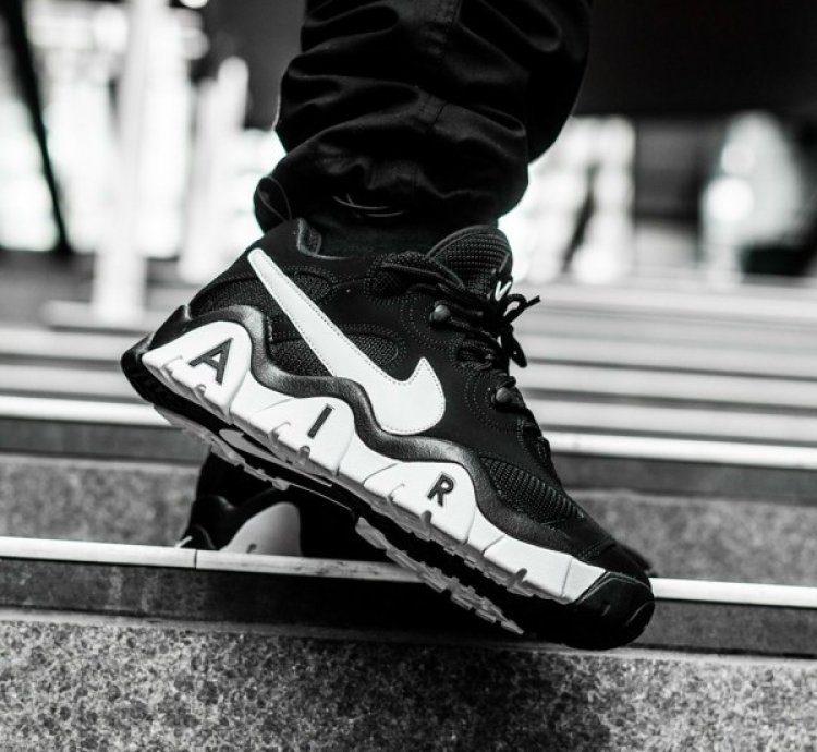 Nike Air Barrage Low Black White Basketball Sneakers