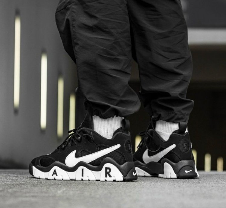 Nike Air Barrage Low Black White Basketball Sneakers