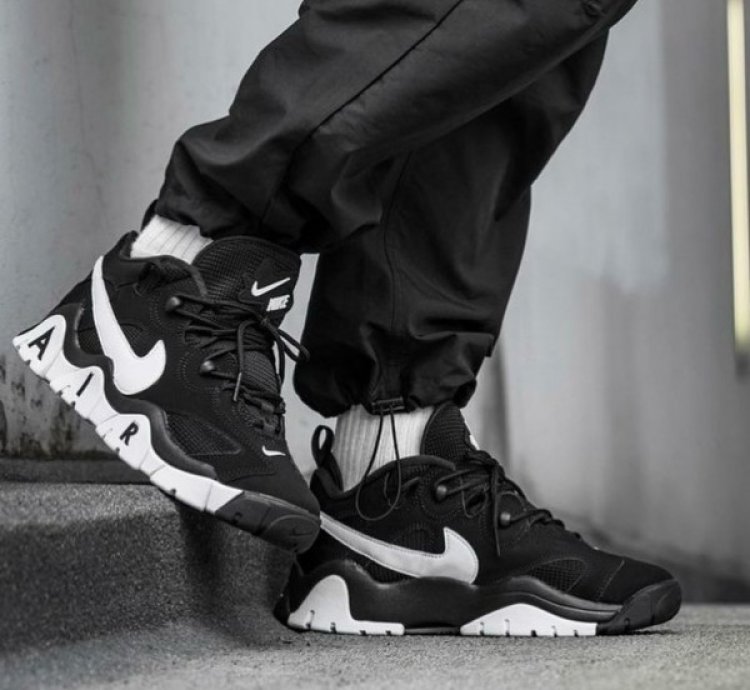 Nike Air Barrage Low Black White Basketball Sneakers