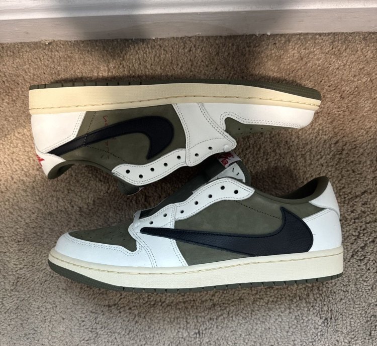 Travis Scott Air Jordan 1 Low Medium Olive
