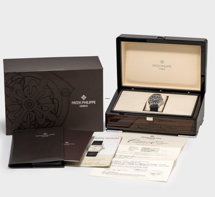 Patek Philippe Aquanaut Ref 5165a-001 Year 2007 full Set