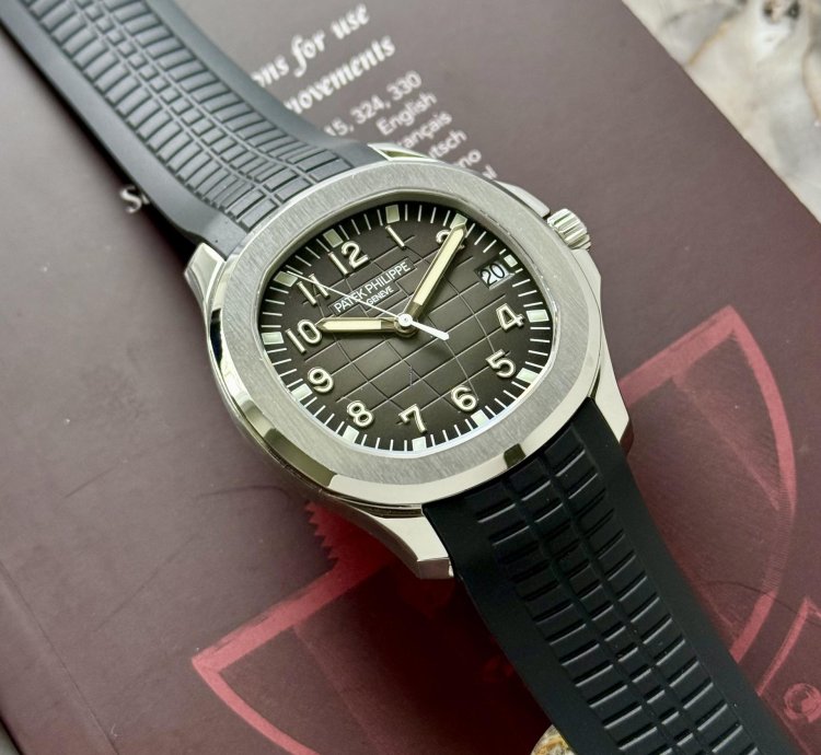 Patek Philippe Aquanaut Ref 5167 2008 Box And Extract Mint