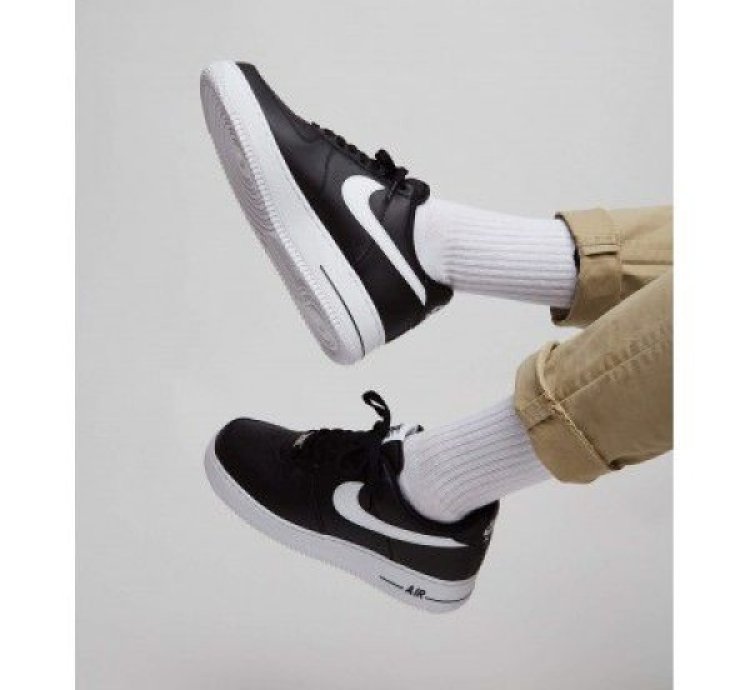 Nike Air Force 1 07 Black White Sneakers