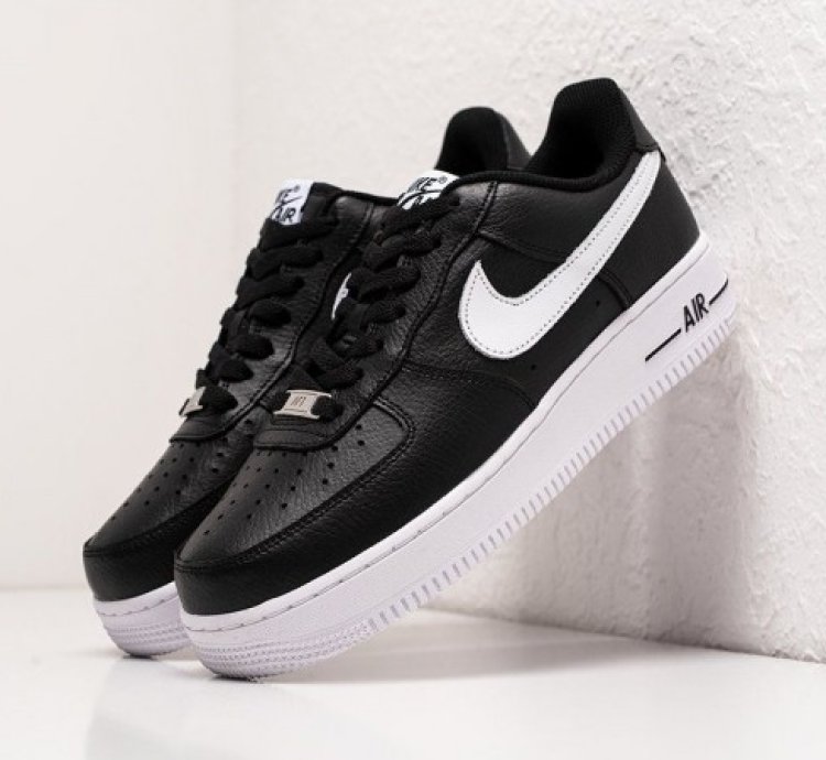 Nike Air Force 1 07 Black White Sneakers