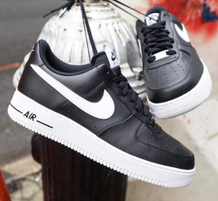 Nike Air Force 1 07 Black White Sneakers