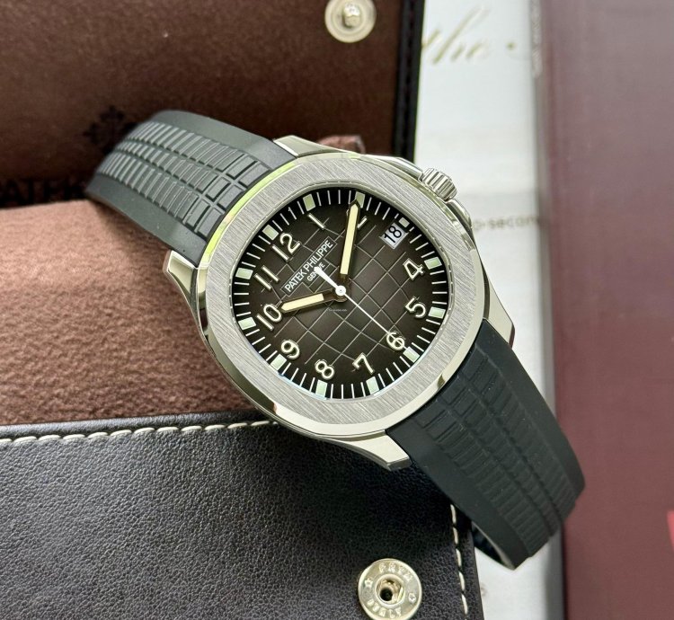 Patek Philippe Aquanaut Ref 5167 2008 Box And Extract Mint