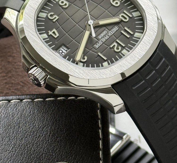Patek Philippe Aquanaut Ref 5167 2008 Box And Extract Mint