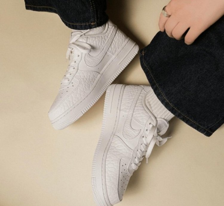 Nike Air Force 1 07 Textured White Sneakers