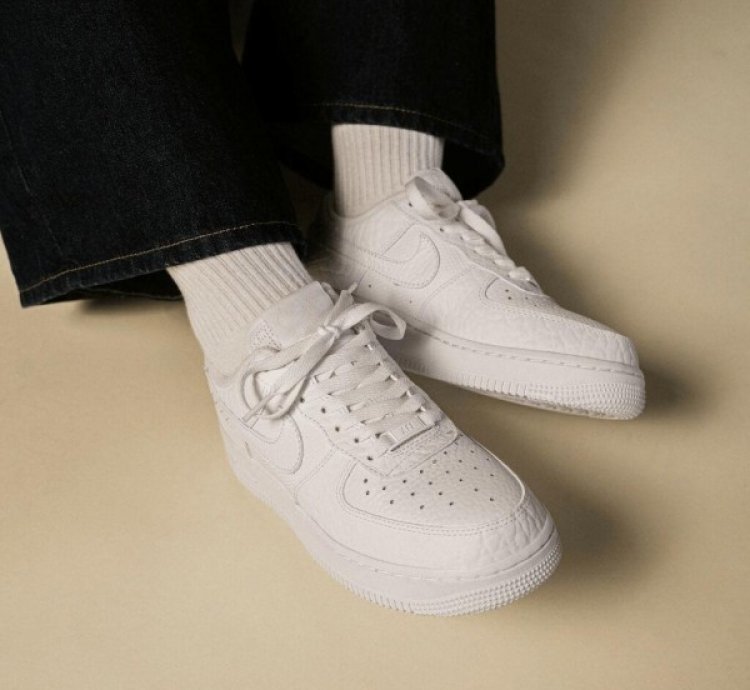Nike Air Force 1 07 Textured White Sneakers