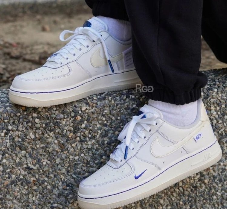 Nike Air Force 1 07 Water Line Sneakers