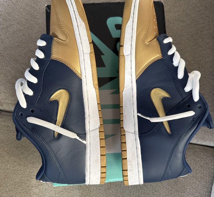 Nike Supreme Sb Dunk Low Og Jewel