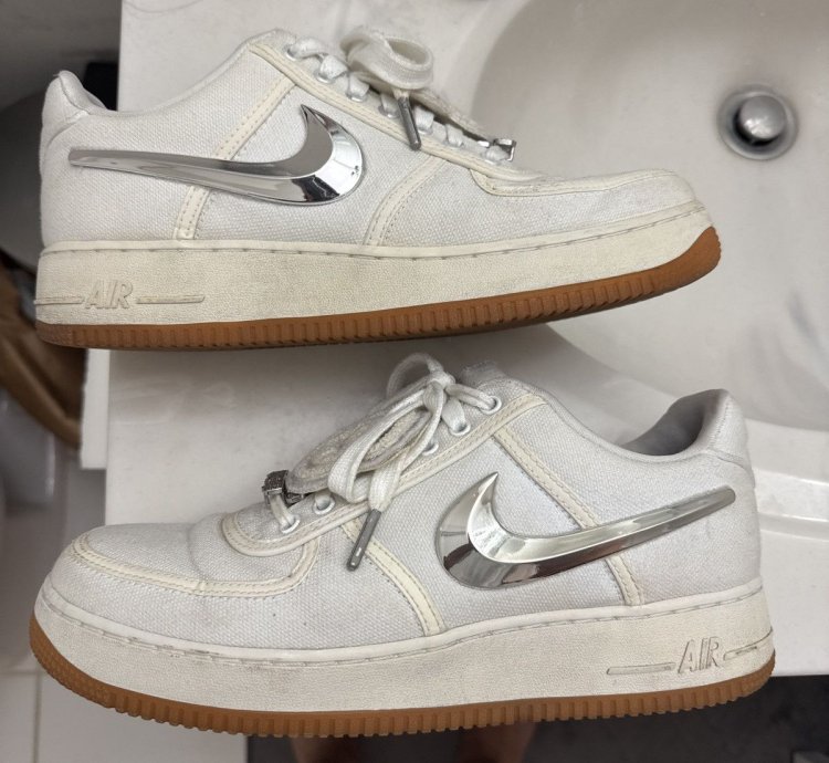 Travis Scott Airforce 1 white
