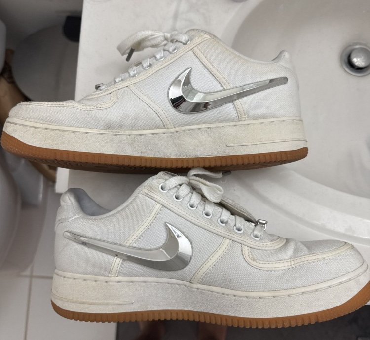 Travis Scott Airforce 1 white