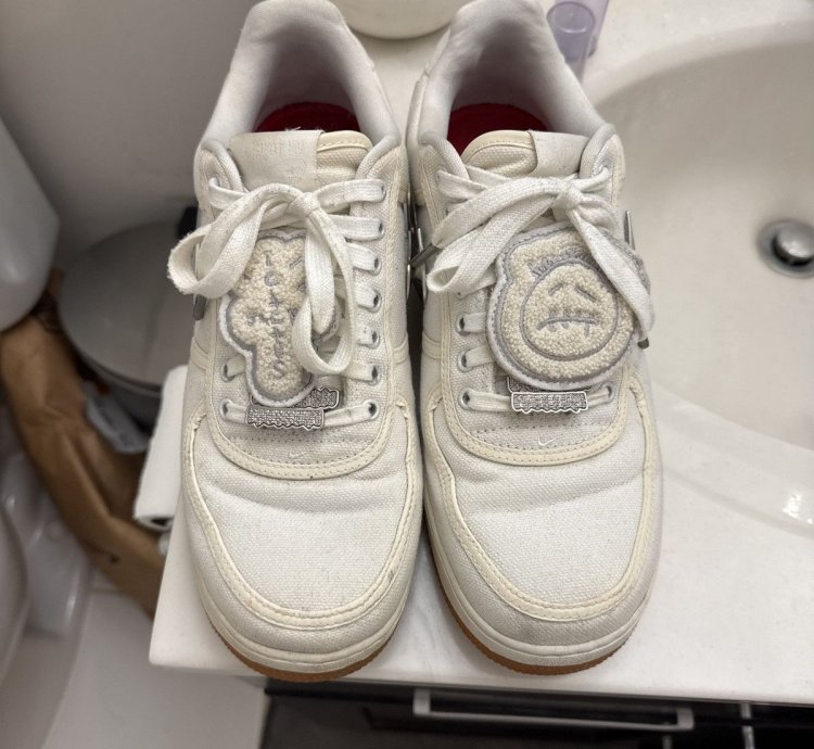Travis Scott Airforce 1 white