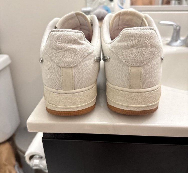 Travis Scott Airforce 1 white