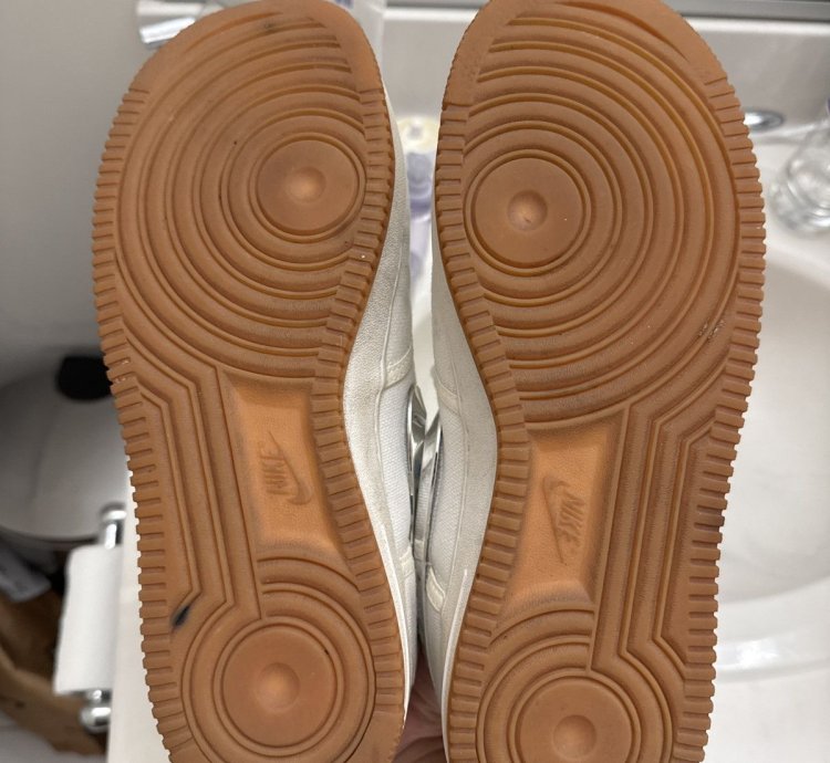 Travis Scott Airforce 1 white