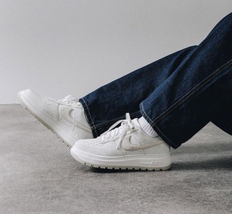 Nike Air Force 1 Summit White Light Bone Sneakers