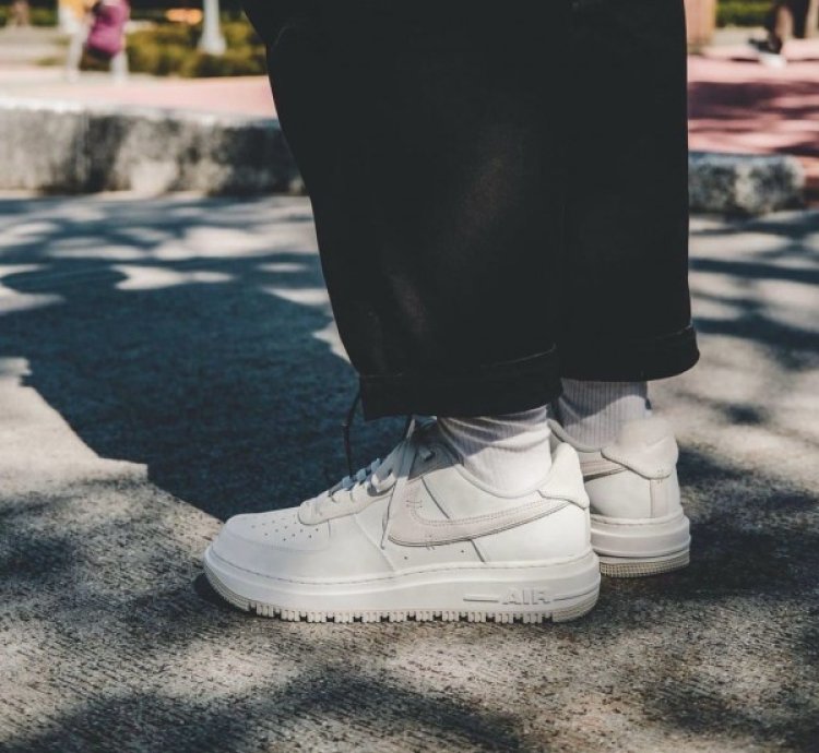 Nike Air Force 1 Summit White Light Bone Sneakers