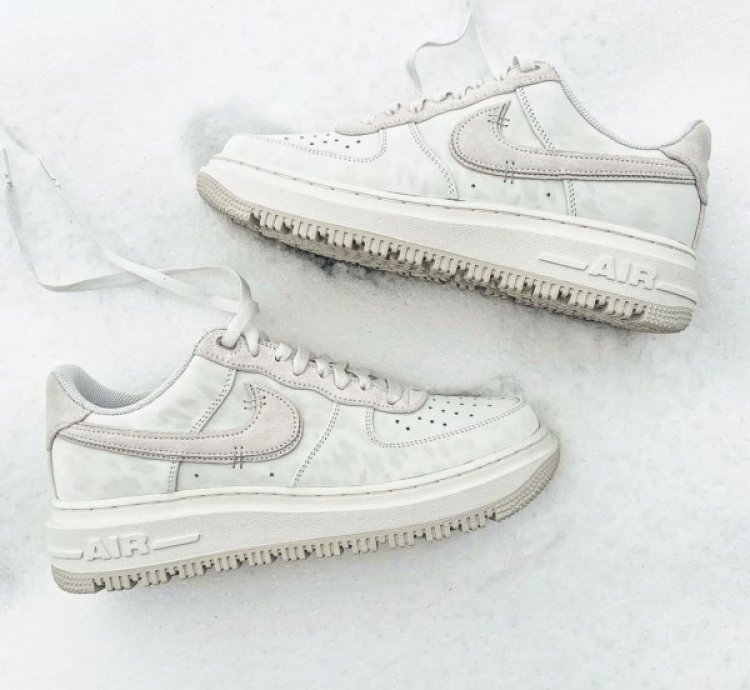Nike Air Force 1 Summit White Light Bone Sneakers