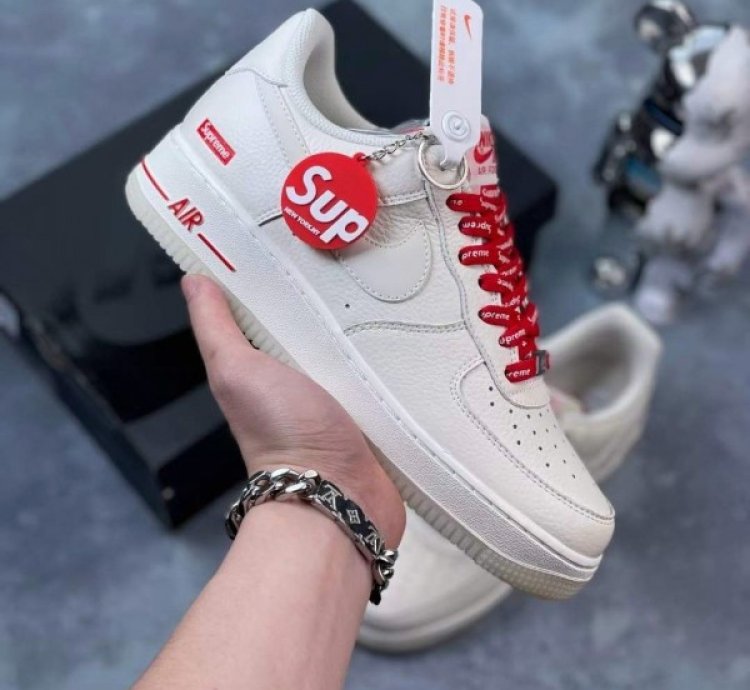 Nike Air Force 1 X Supreme Cream Red Sneakers