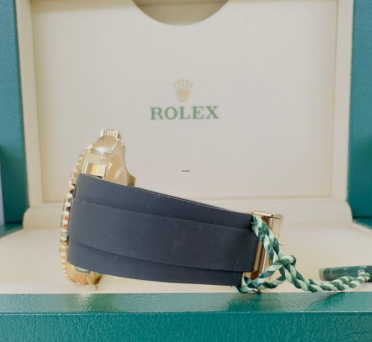 Rolex Yacht-master 42 42mm 226658 18k Yellow Gold Oysterflex Box And Papers Unworn