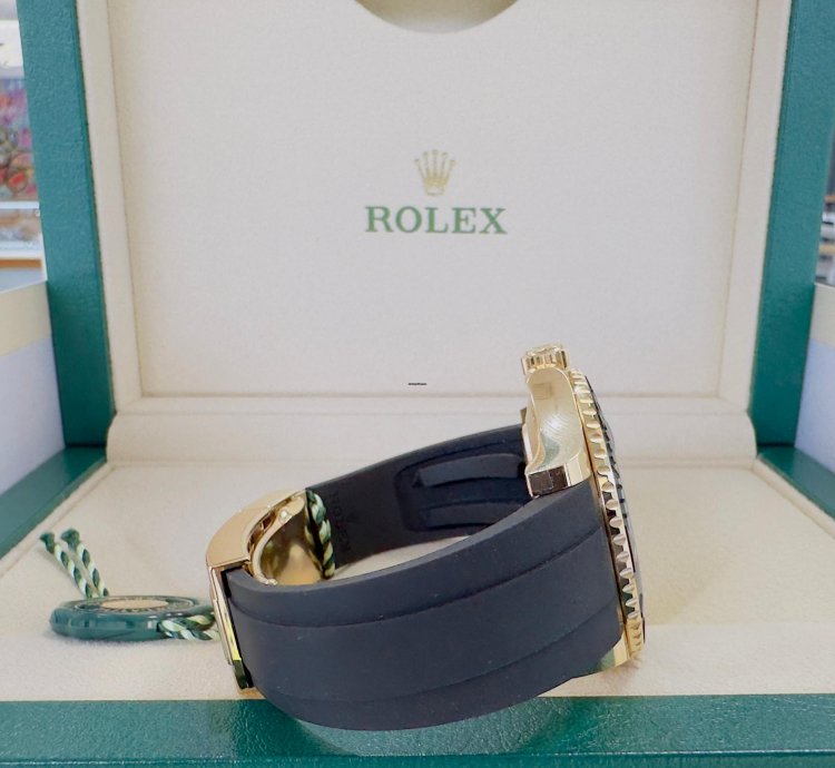 Rolex Yacht-master 42 42mm 226658 18k Yellow Gold Oysterflex Box And Papers Unworn