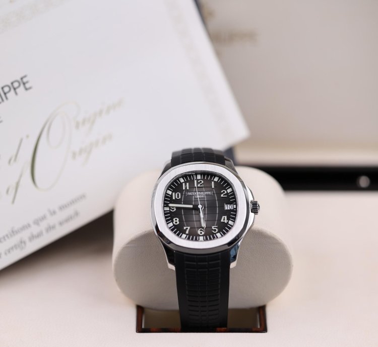 Patek Philippe Aquanaut Stahl Schwarz - 2016 - Europa - Wie Neu - Fullset