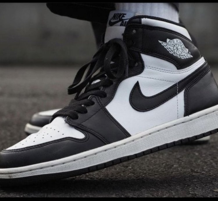 Nike Air Jordan 1 Black White Basketball Sneakers Semi Ua