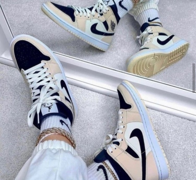 Nike Air Jordan 1 High Barley Orange Basketball Sneakers